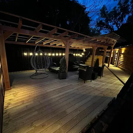 Silverwood Luxury Lodges & Bistro Barn Perth Exterior photo