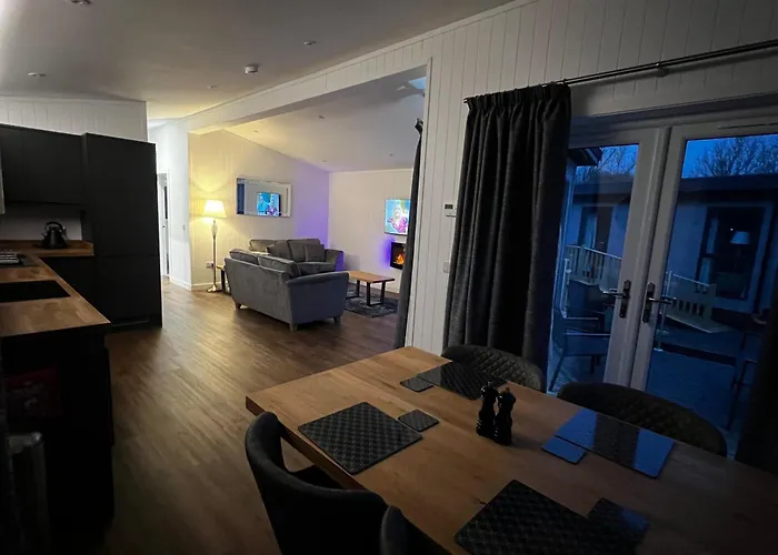 Silverwood Luxury Lodges & Bistro Barn