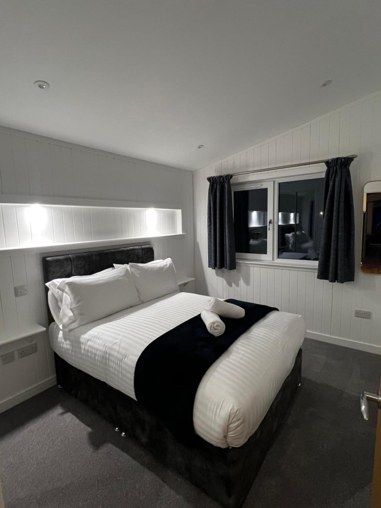 Silverwood Luxury & Bistro Barn Lodge *