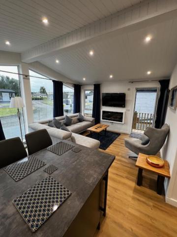 Silverwood Luxury & Bistro Barn Lodge *